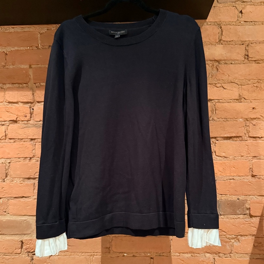 Banana Republic Factory Sweater with white cuff detail - Large